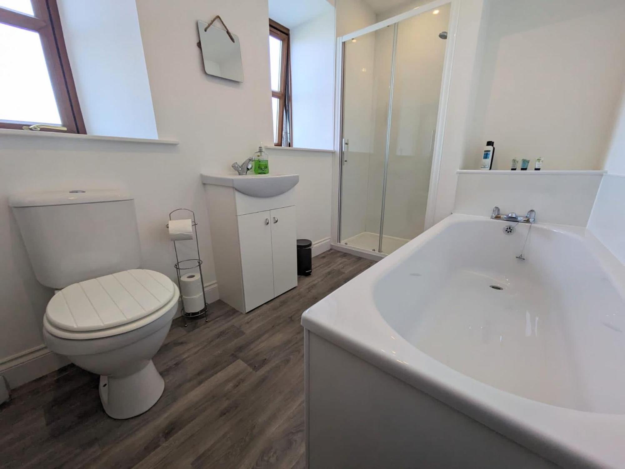 2 Bedroom Townhouse With Seaview On The Nc500 Wick Wick  Ngoại thất bức ảnh
